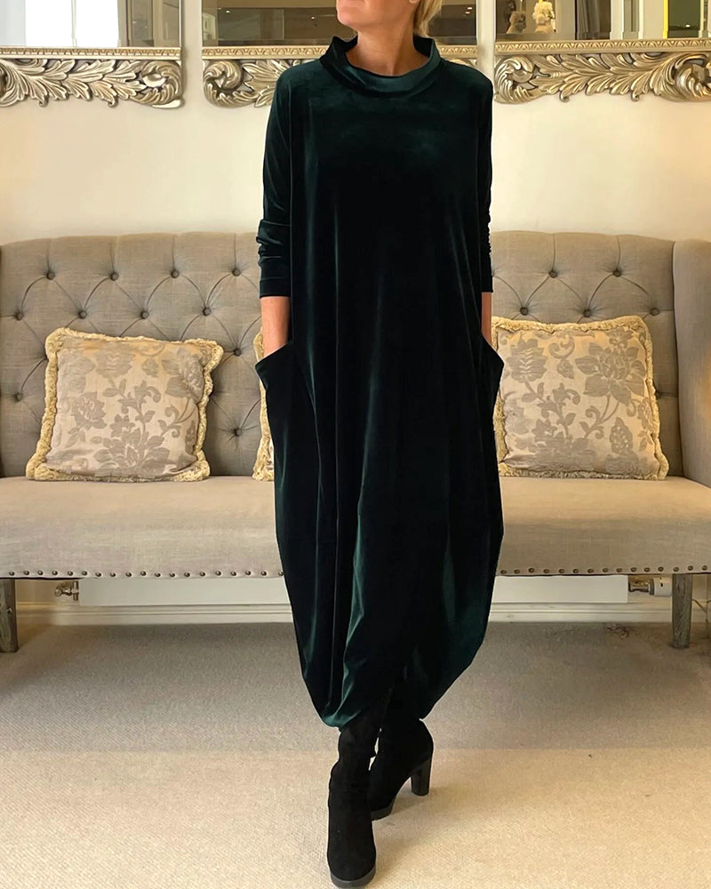 Chic Velvet Dress Featuring Practical Pockets for Ultimate Comfort