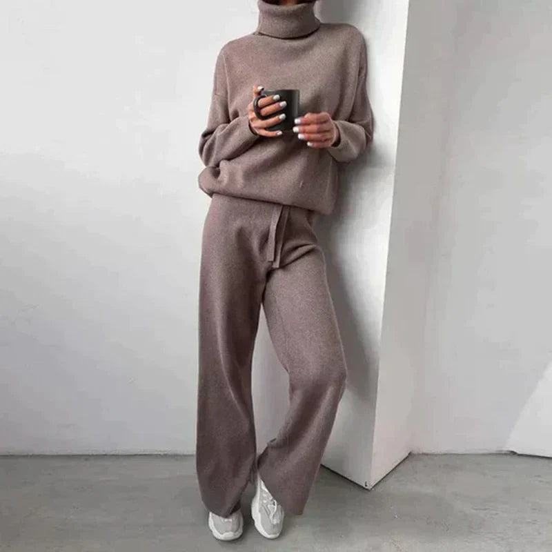 Paula - Stylish and Cozy Relaxed Outfit Ensemble