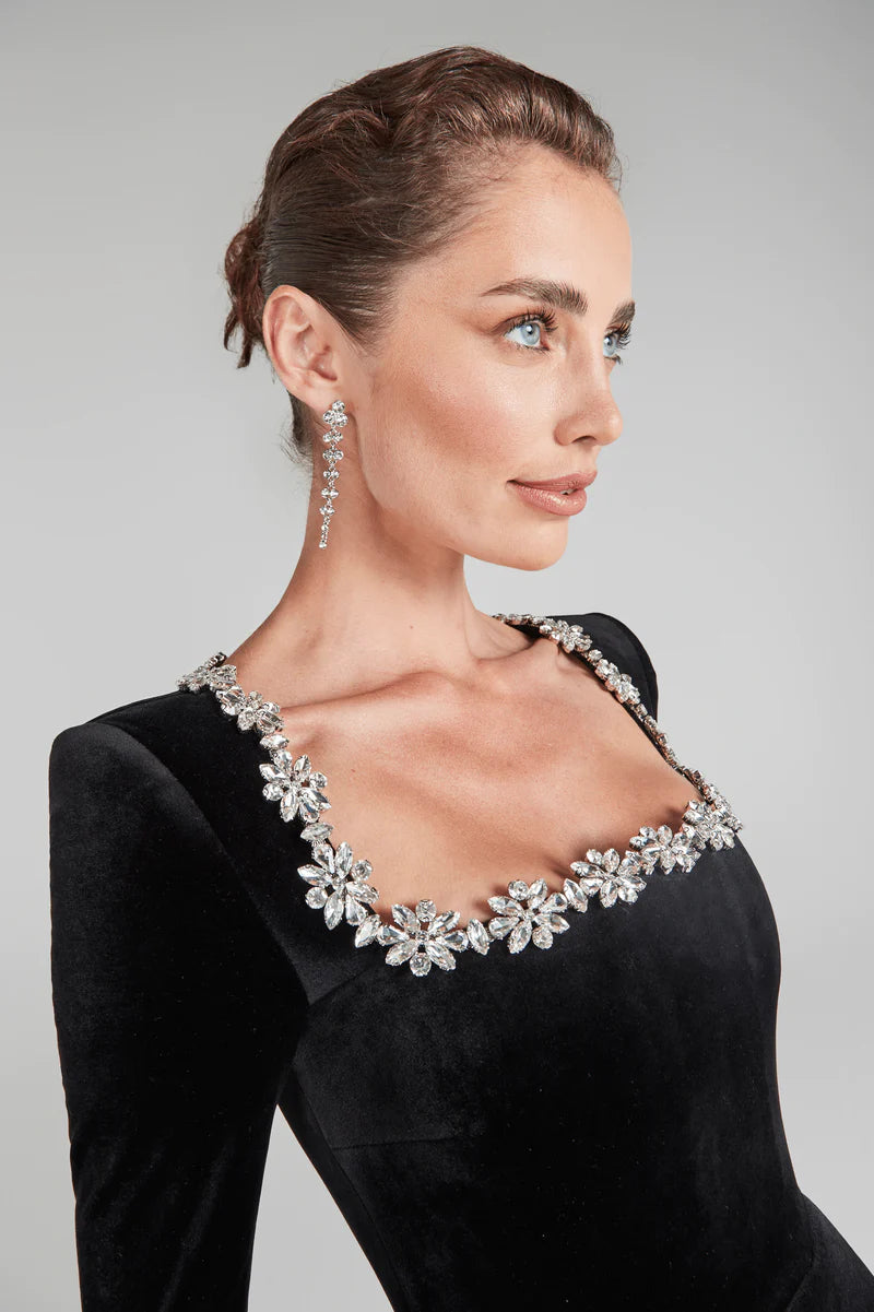 Emilia - Stylish Velvet Dress with a Sophisticated Square Neckline