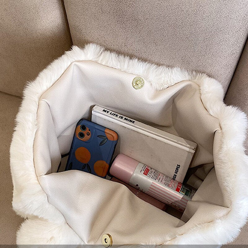 Dante Plush Handbag: The Must-Have Chic Winter Accessory for Women