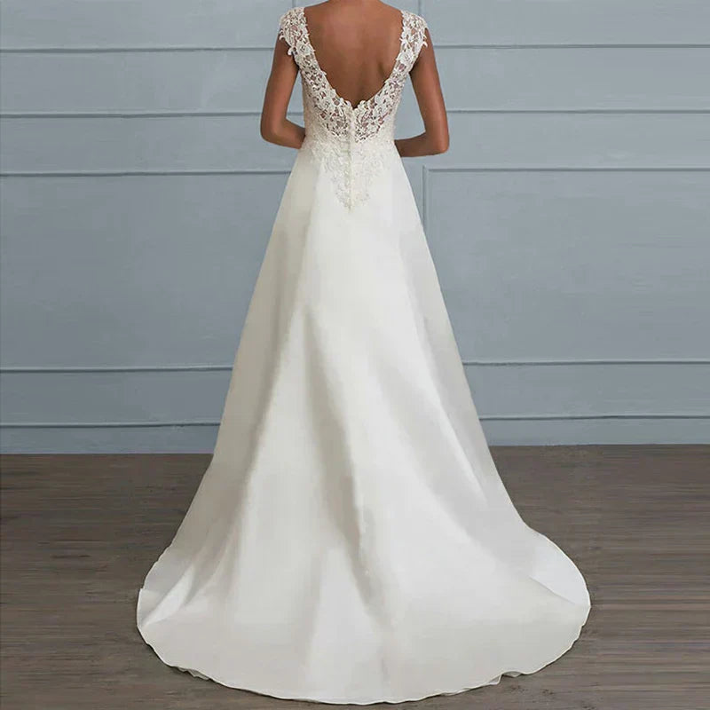 Graceful Lace Wedding Dress