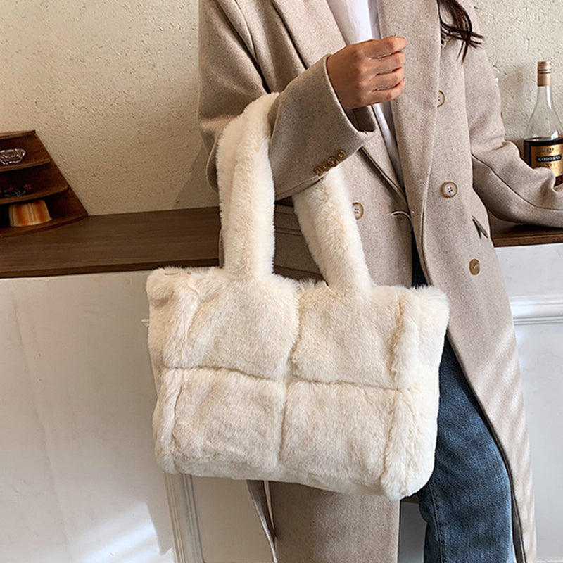 Dante Plush Handbag: The Must-Have Chic Winter Accessory for Women